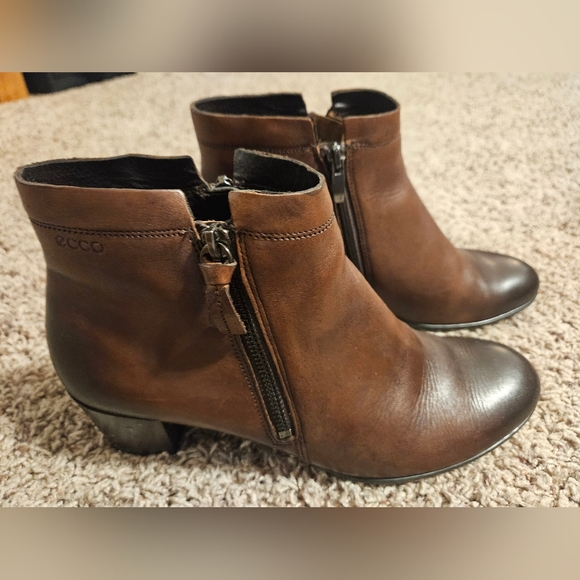 Ecco Women's Rich Brown Ankle Booties - Size 9 - 100% Leather - Picture 1 of 6